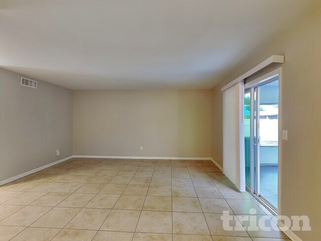 Building Photo - 616 Leisure Avenue Tampa FL