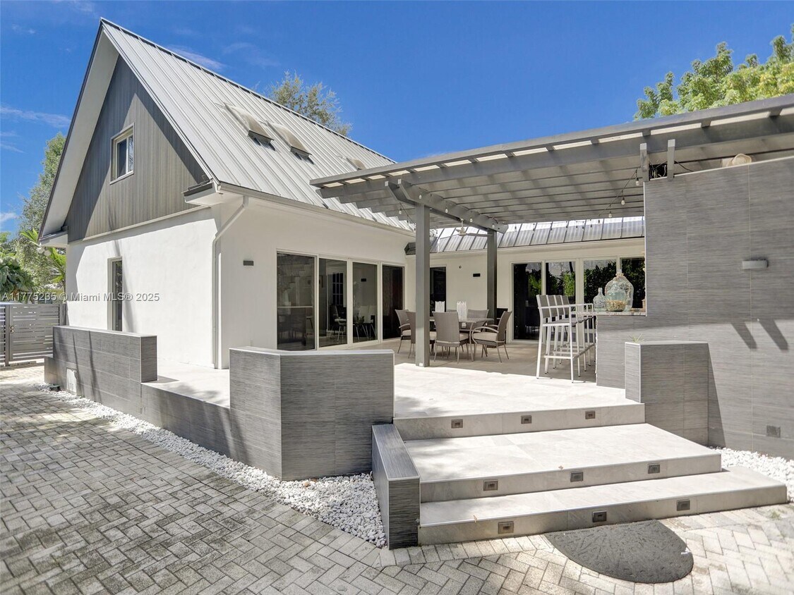 Foto principal - 1273 NE 92nd St