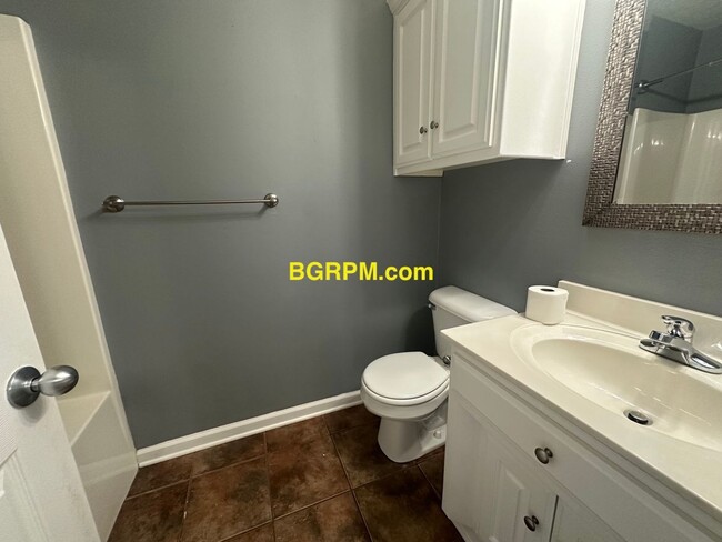 Building Photo - 3 BD, 2 BA, home in Ward.