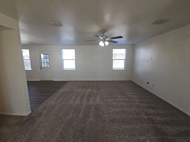 Foto del edificio - Beautiful 2 Story Home in Wakefield Heights-Burleson with Community Pool