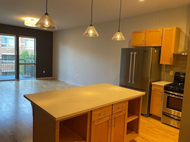 Building Photo - Spacious 1 BD 1 BA DOWNTOWN DENVER- Availa...
