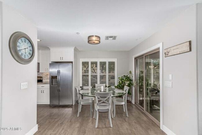 Foto del edificio - 7500 E Deer Valley Rd