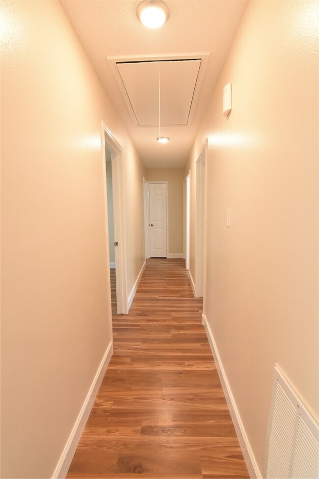 Foto del edificio - 13710 Ella Lee Ln