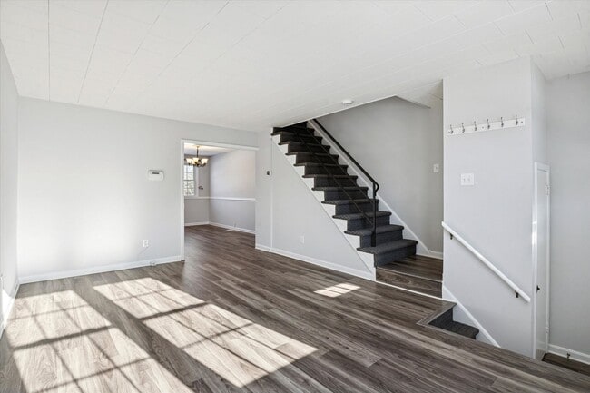 Building Photo - Available Now, Recently Renovated 3BD/1BA Twin in Downingtown Borough!