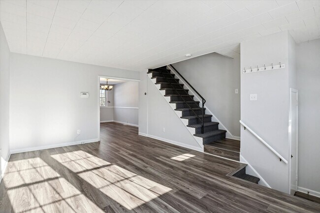 Foto del edificio - Available Now, Recently Renovated 3BD/1BA Twin in Downingtown Borough!