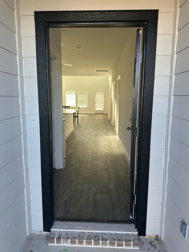 Foto del edificio - 8027 Marchese Dr