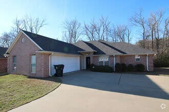 Building Photo - 3125 Vineyard Ave