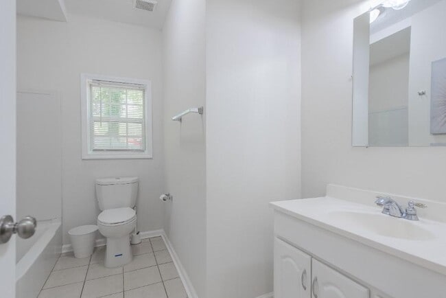 Foto del edificio - 753 Charlotte Pl NW
