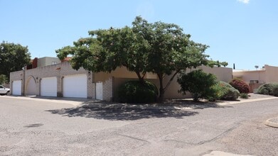 Building Photo - 410 Magdalena Ct