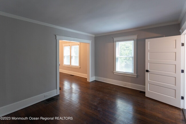 Building Photo - 52 E Bergen Pl