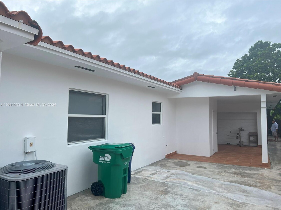 Foto principal - 8883 SW 27th St