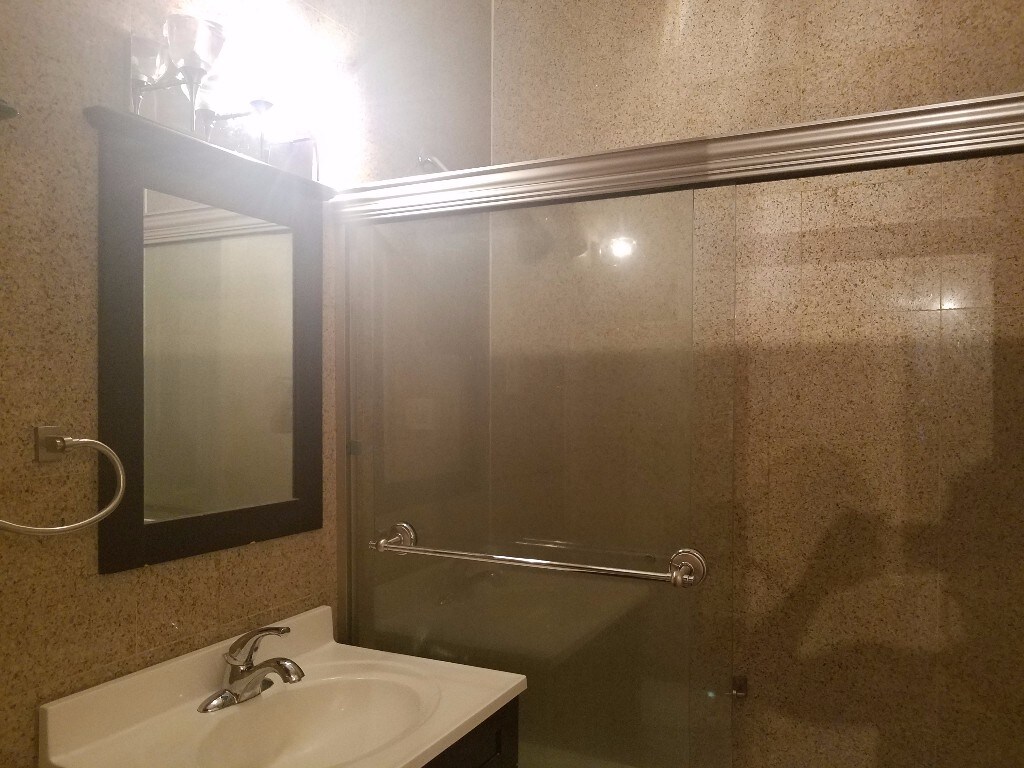 Foto del edificio - 235 E 54th St