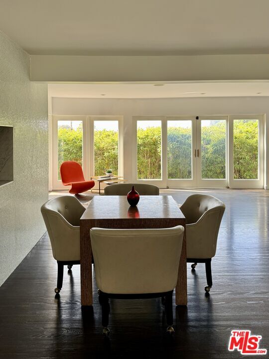Foto del edificio - 1555 Rising Glen Rd