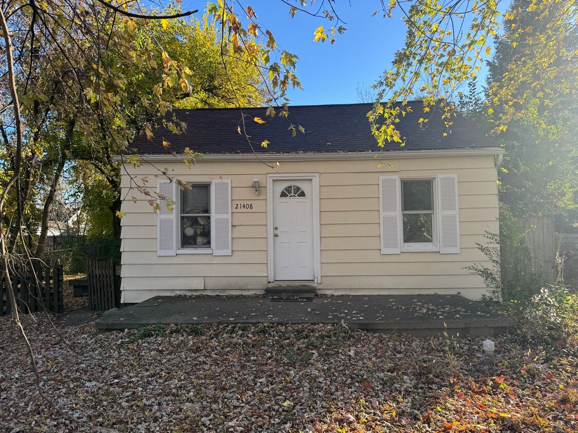 Primary Photo - Perfect ranch in great Farmington hills ne...