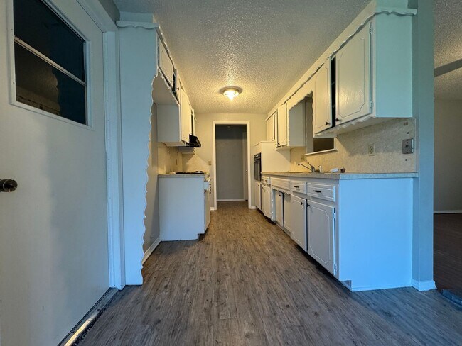 Building Photo - Three Bedroom Midwest City
