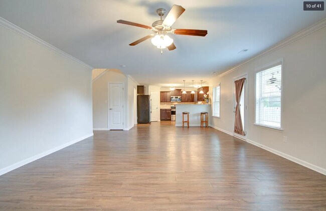 Building Photo - 103 Rainwood Dr SW