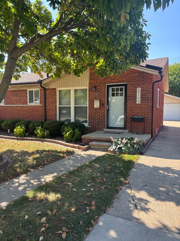 Foto principal - 29195 Spoon Ave