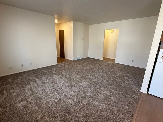 Building Photo - 3943 S 700 W