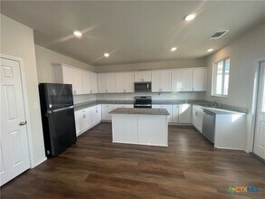 Building Photo - 457 Lynwood Gold