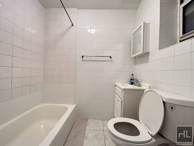 Building Photo - Beautiful 2BR in Gravesend