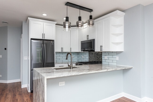 Foto del edificio - 2332 W Warren Blvd