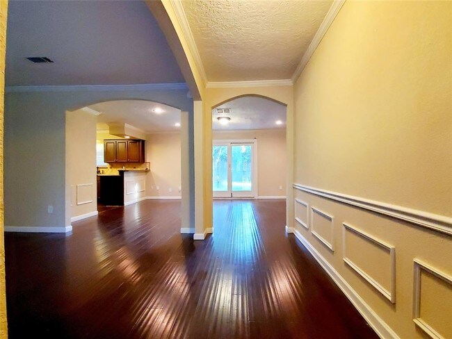 Building Photo - 5810 W Bellfort Blvd