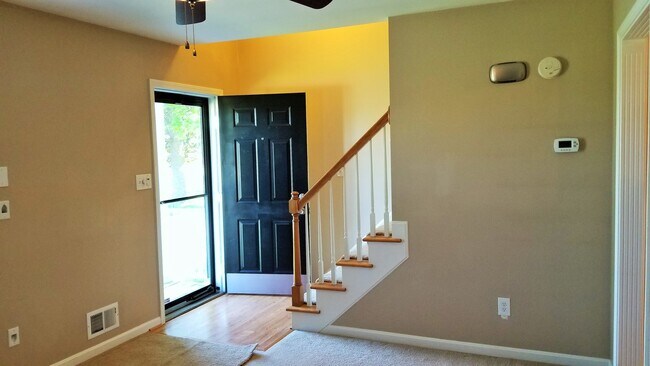 Foto del edificio - YOU CAN STOP YOUR SEARCH! Lyndon Rental with 3 Bedrooms, 2 Full Baths, Cape Cod Dollhouse, FOR RENT!