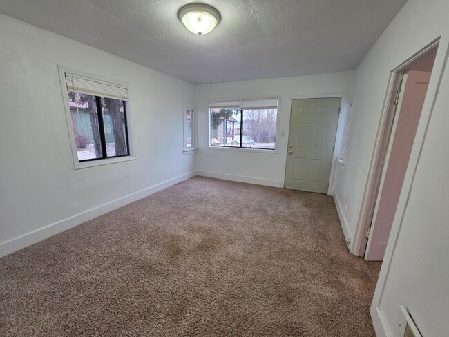 Foto del edificio - Charming older 2BDR/1BA Single-level home in Polson, MT