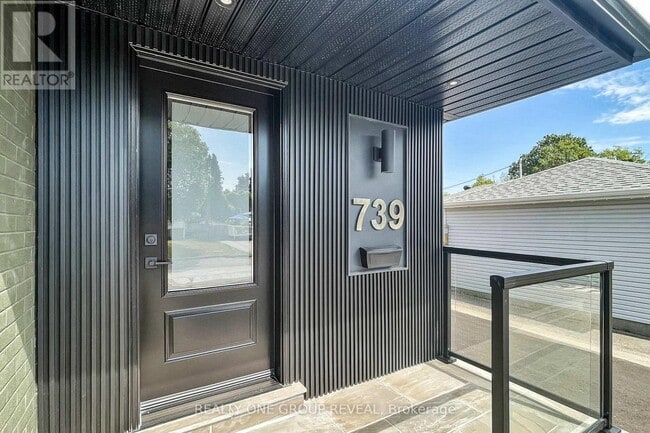 Building Photo - 739 Annland St