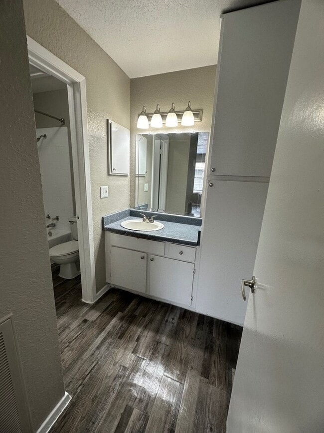 Building Photo - Spacious Two Bedroom Townhome with Private Patio!