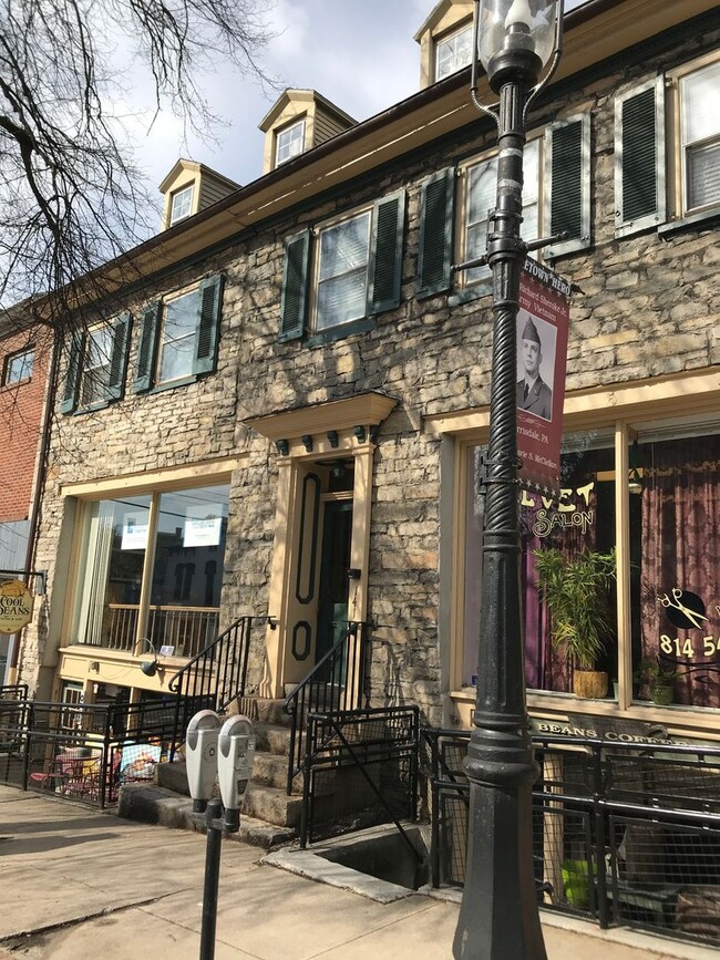 Building Photo - 141 W High St