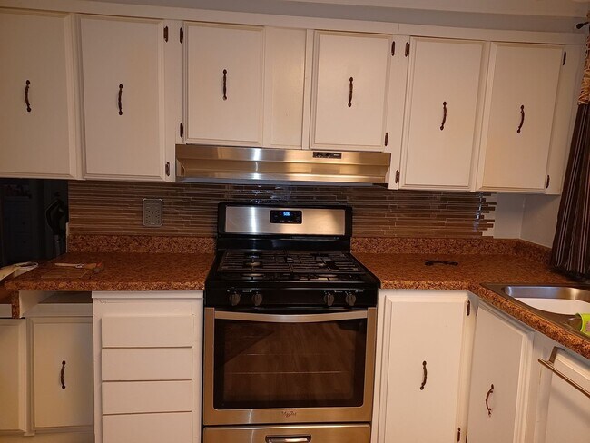 Building Photo - 3 Bedroom Single Family Home in Benson