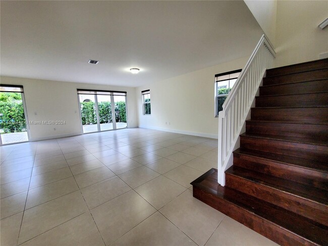 Foto del edificio - 6940 NW 104th Ct