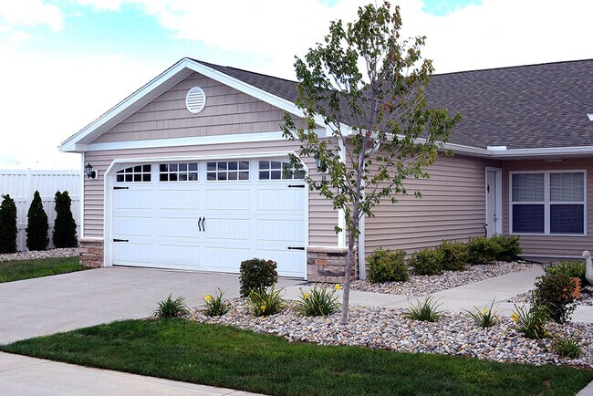 Apartamentos con garajes adjuntos, en un vecindario Real - Redwood Southgate