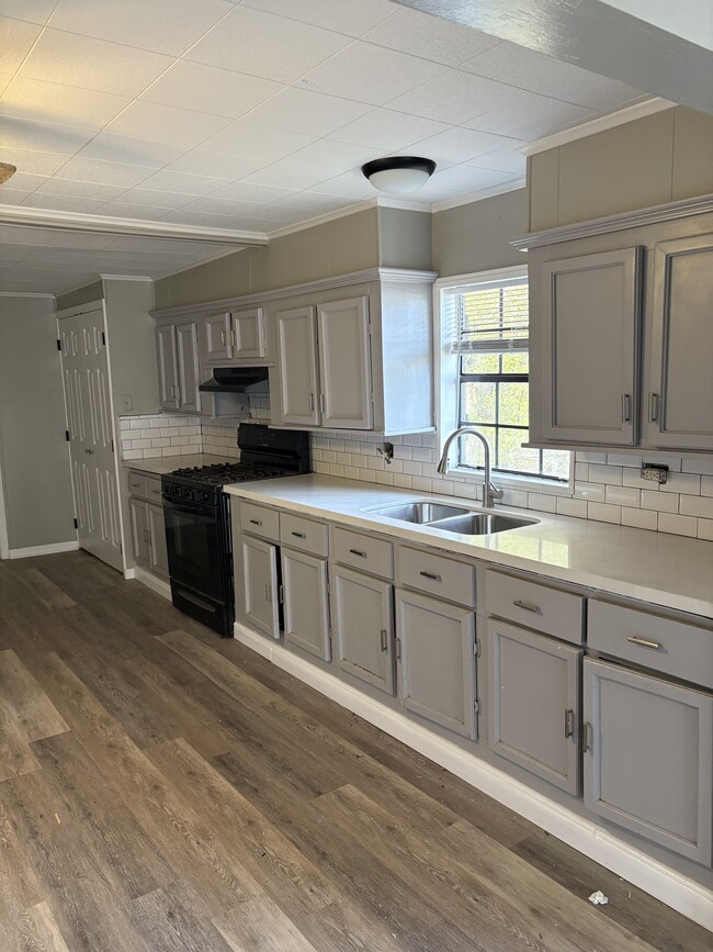 Building Photo - 1403 Eugene St