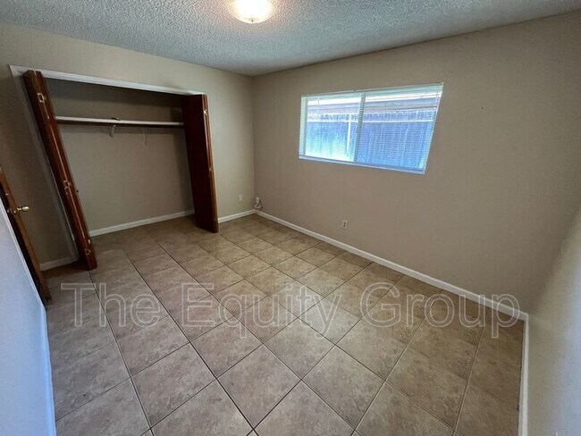 Foto del edificio - 1431 Tomah Ave
