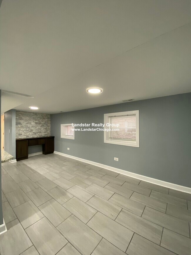 Building Photo - 4717 N Keystone Ave