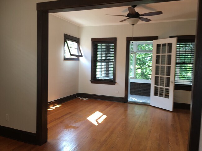 Foto del edificio - 4058 W Warwick Ave