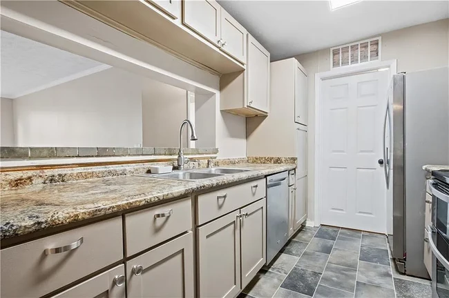 Kitchen - 101 Warm Springs Cir