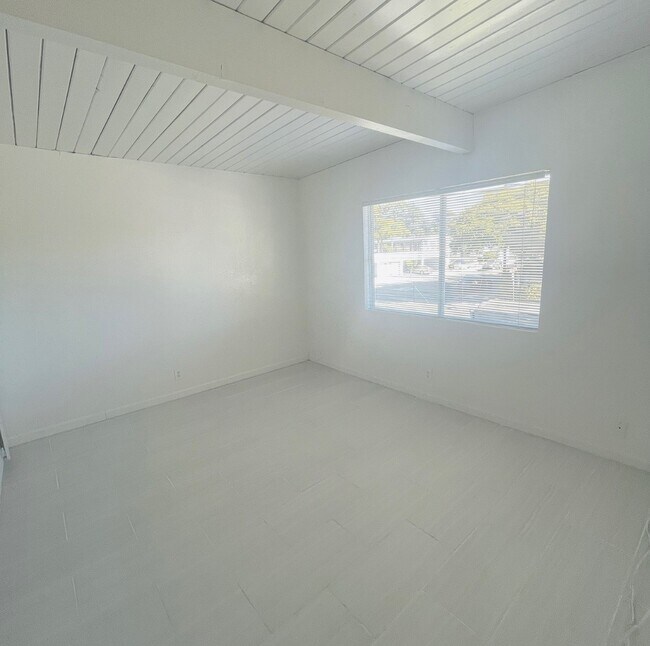 Sala de estar de la unidad 6 - 6565 Segovia Rd