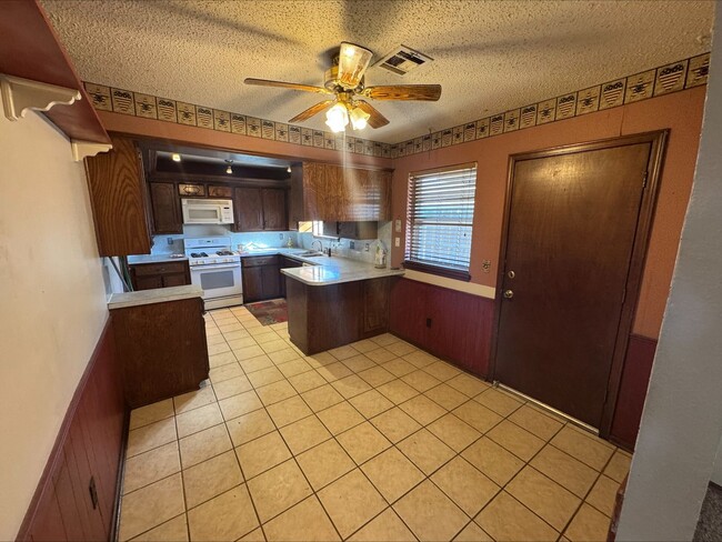 Foto del edificio - 3 bedroom 2 bath ready for move in , Moore...