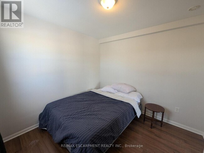 Photo du bâtiment - 63 Pelham Rd