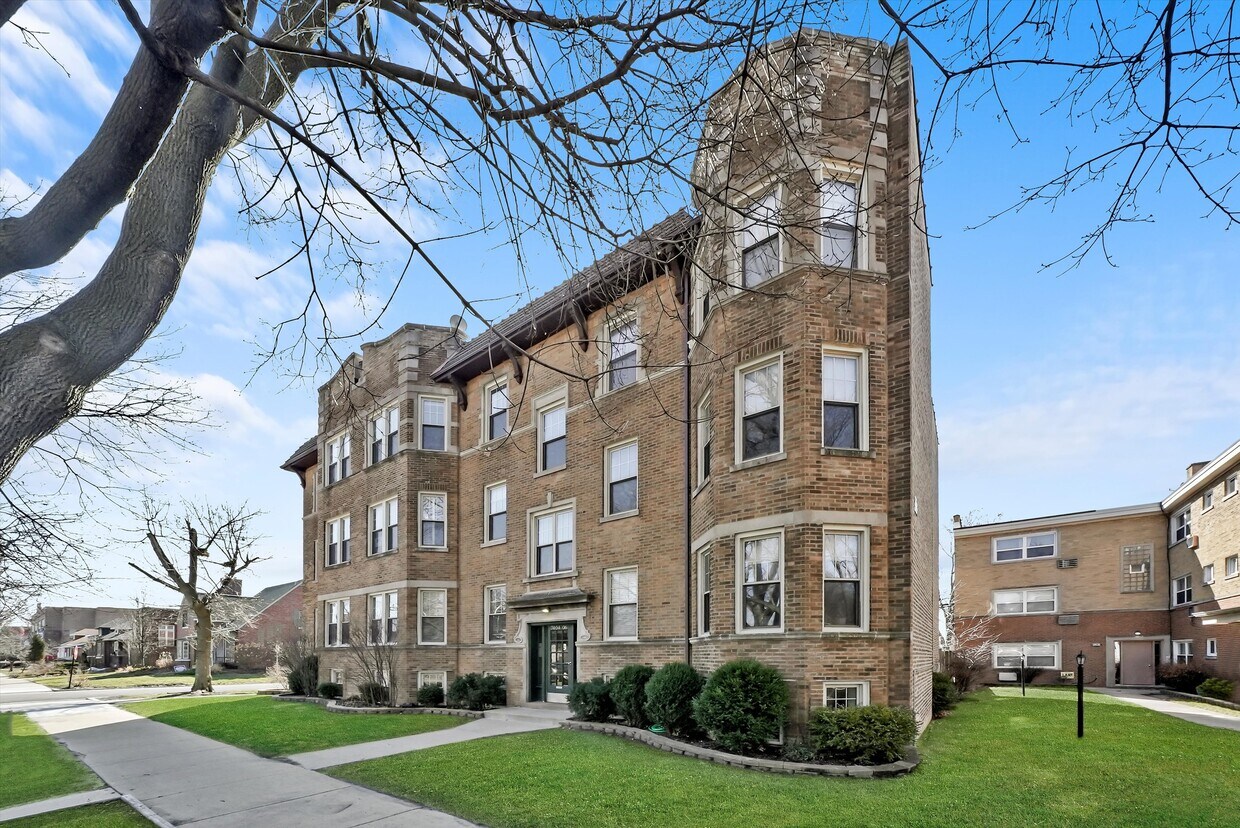 7404 N Oakley Ave Unit 1, Chicago, IL 60645 Condo for Rent in