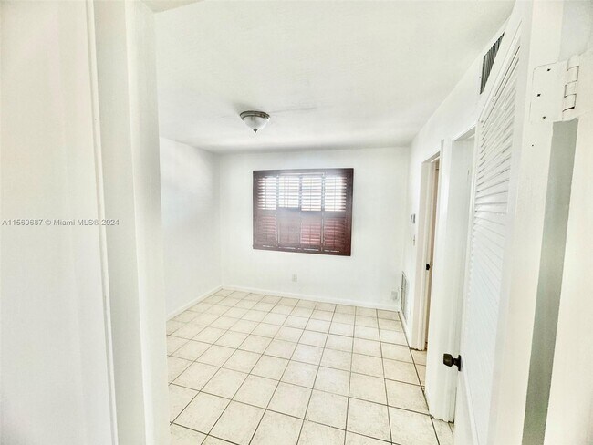 Foto del edificio - 2015 SW 27th Ave