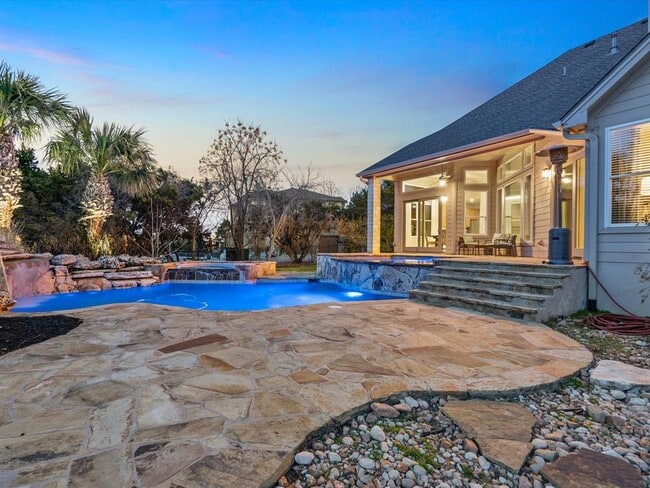 Building Photo - 1005 Overlook Bend