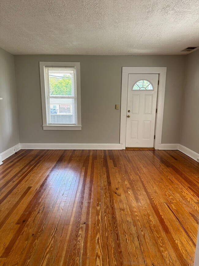 Foto del edificio - Adorable 3 Bedroom Duplex for $1,800./month