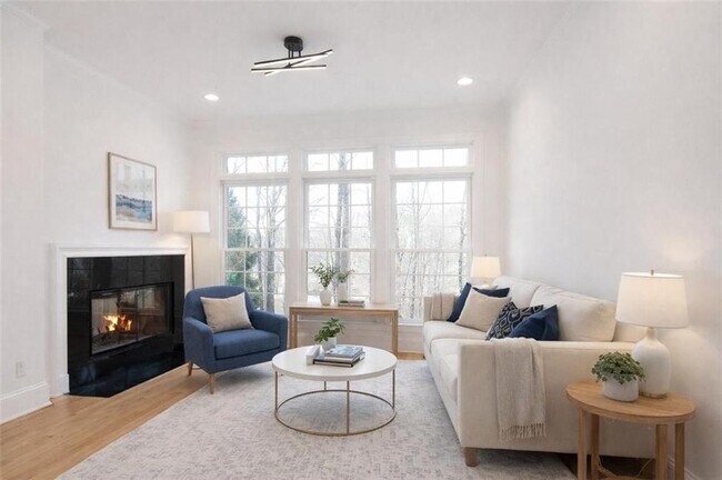 Building Photo - 1430 Hillcrest Heights