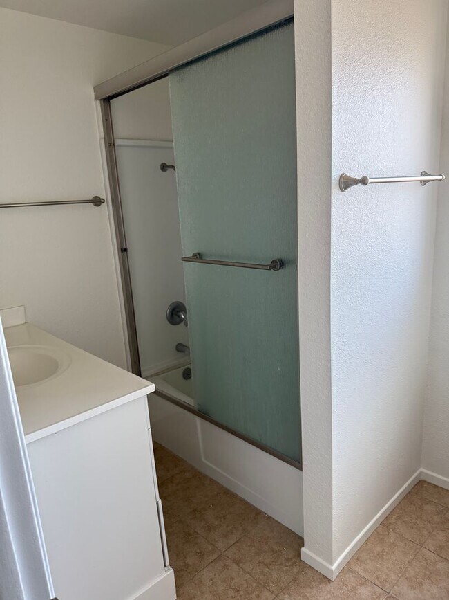 Foto del edificio - 850 Eucalyptus Ave