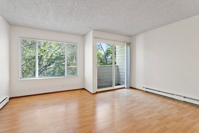 Foto del edificio - Spacious, Conveniently Located 1-Bed Near OHSU!!