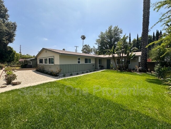 Building Photo - 15734 Rinaldi St